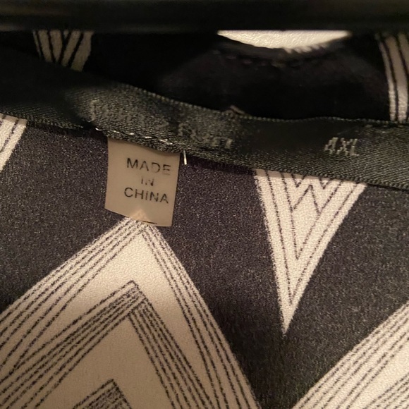 Fun 4X patterned tank. Slightly longer in the back. - Picture 3 of 4